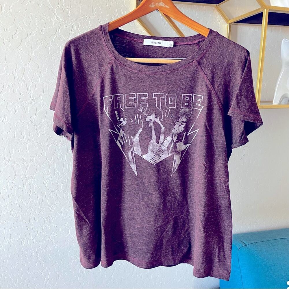 JustFab burgundy white FREE TO BE graphic tee womens shirt size large L